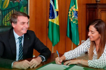 ELEIÇÕES 2022 | Bolsonaro confirma que Flávia Arruda será sua candidata ao Senado no DF