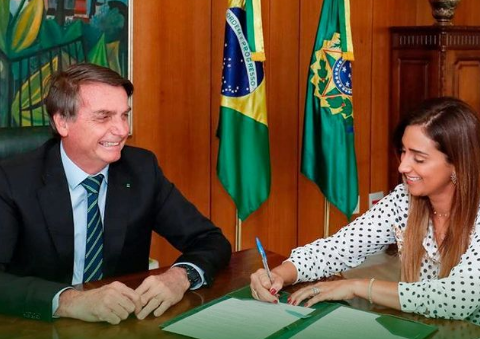 ELEIÇÕES 2022 | Bolsonaro confirma que Flávia Arruda será sua candidata ao Senado no DF