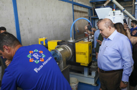 EMPREENDEDORISMO SOCIAL | Cooperativa em Ceilândia ganha máquina de triturar plástico e outros equipamentos para melhorar o processo de reciclagem de lixo