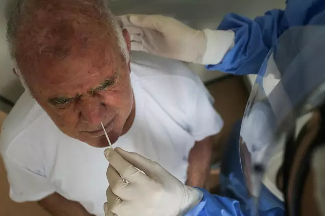 COVID EM QUEDA | Brasil tem a menor média móvel de casos da doença desde janeiro