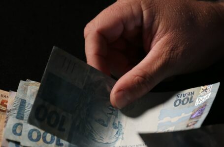 SEM AUMENTO REAL | Governo Bolsonaro propõe salário mínimo de R$ 1.294 para o próximo