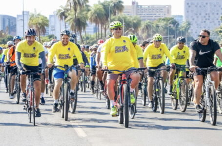 BORA DE BIKE | Mais de 10 mil pessoas participam de passeio ciclístico no Eixo Monumental