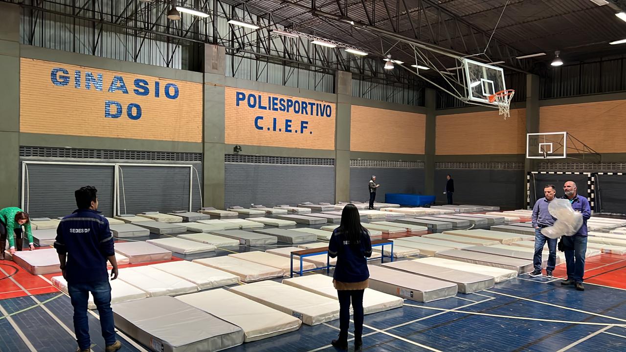 AÇÃO CONTRA O FRIO | Diante das baixas temperaturas, GDF abre espaço para acolher pessoas em situação de rua