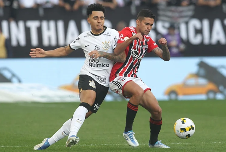 BRASILEIRÃO 2022 | Corinthians empata com São Paulo e mantém liderança