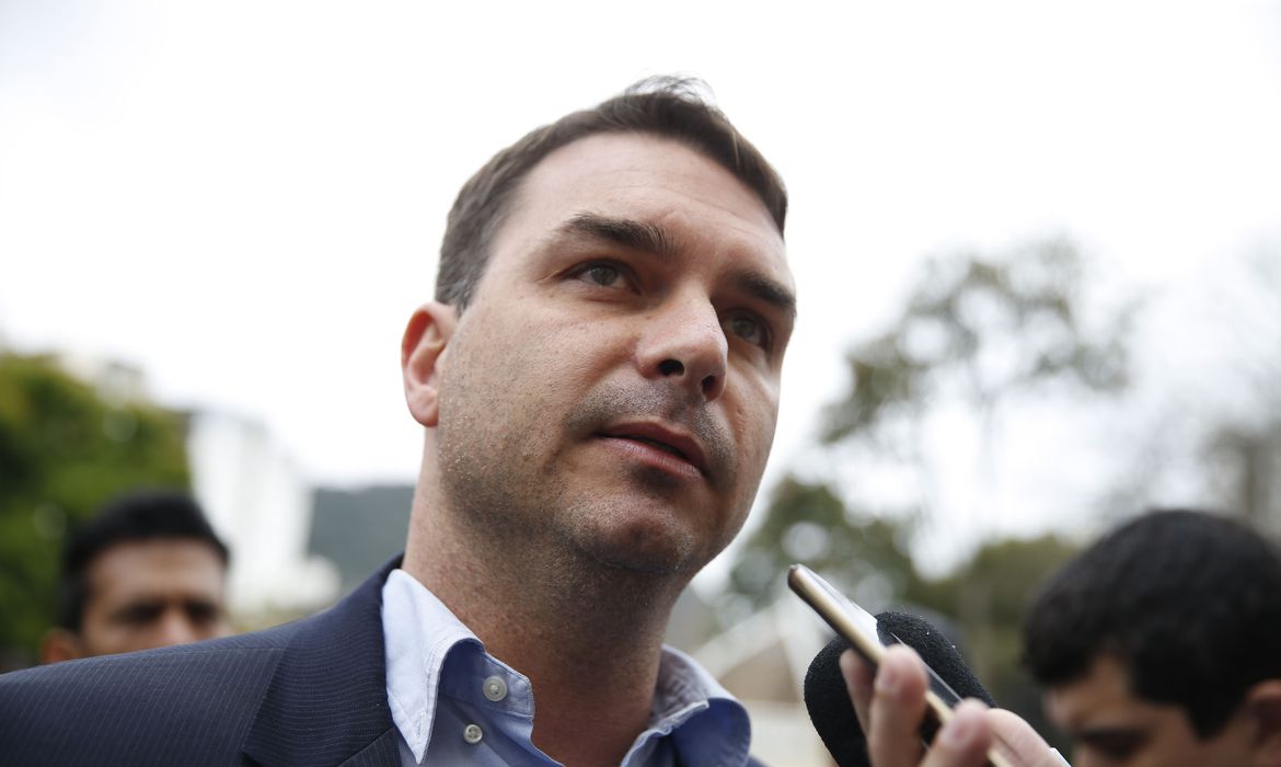 CASO DAS RACHADINHAS | Justiça do Rio arquiva processo após supostas provas serem anuladas pelo STJ