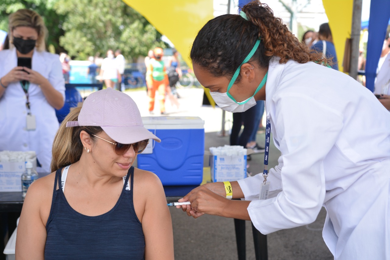 APLICAÇÃO DE VACINAS | Projeto Sistema Fecomércio perto de você vai imunizar população de Brazlândia contra a Covid e gripe no sábado (4)