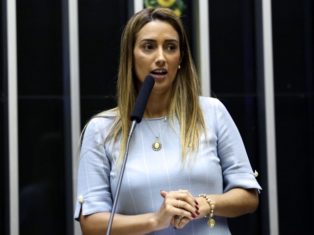 ELEIÇÕES 2022 | Flávia Arruda está na frente na disputa ao Senado, de acordo com a Paraná Pesquisas
