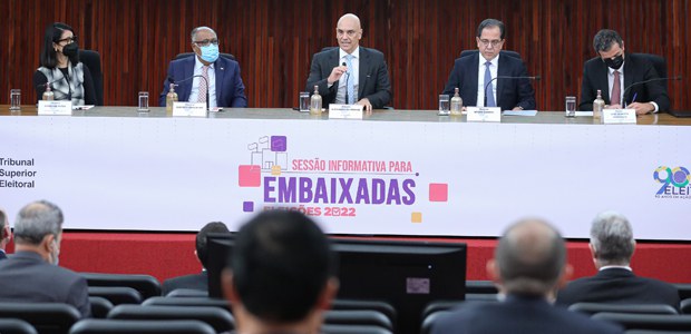 ELEIÇÕES 2022 | Alexandre de Moraes diz que o TSE poderá cassar registro de candidato que divulgar fake news e que “a Justiça Eleitoral está preparada para combater as milícias digitais”