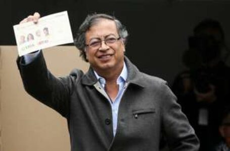 EX-GUERRILHEIRO | Gustavo Petro é eleito o 1º presidente de esquerda da Colômbia