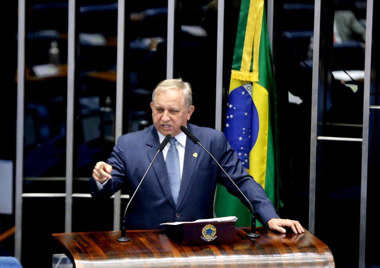 SEGUE NO PÁREO | Ministro do STJ suspende condenação contra o senador Izalci Lucas (PSDB)
