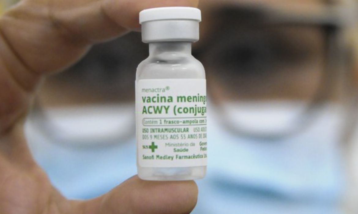 VACINAÇÃO NO DF | GDF amplia aplicação da vacina contra meningite para jovens até 19 anos e profissionais de saúde