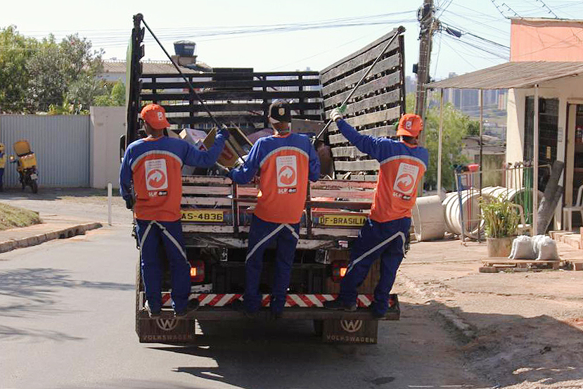 COLETA SELETIVA | Moradores de 32 regiões administrativas contam com o serviço prestado por meio de cooperativas