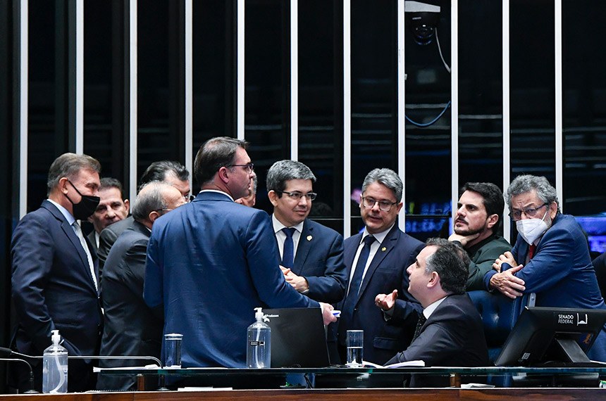 EMPURRANDO COM A BARRIGA | Pacheco protela a instalação de CPIs no Senado para depois das eleições