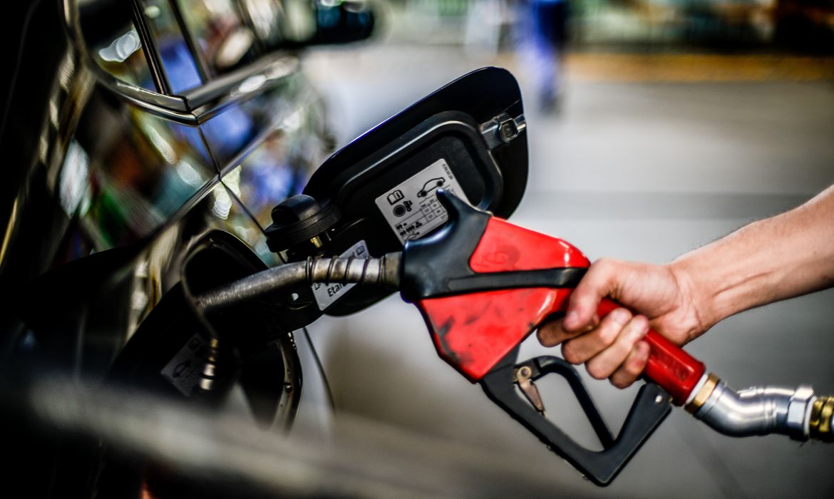ATÉ QUE ENFIM | ANP registra que preço médio da gasolina recua 8,9% no Brasil