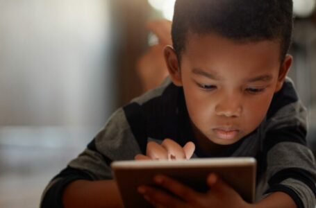 ATENÇÃO, PAPAIS! | Nove em cada dez crianças e adolescentes são usuárias de internet