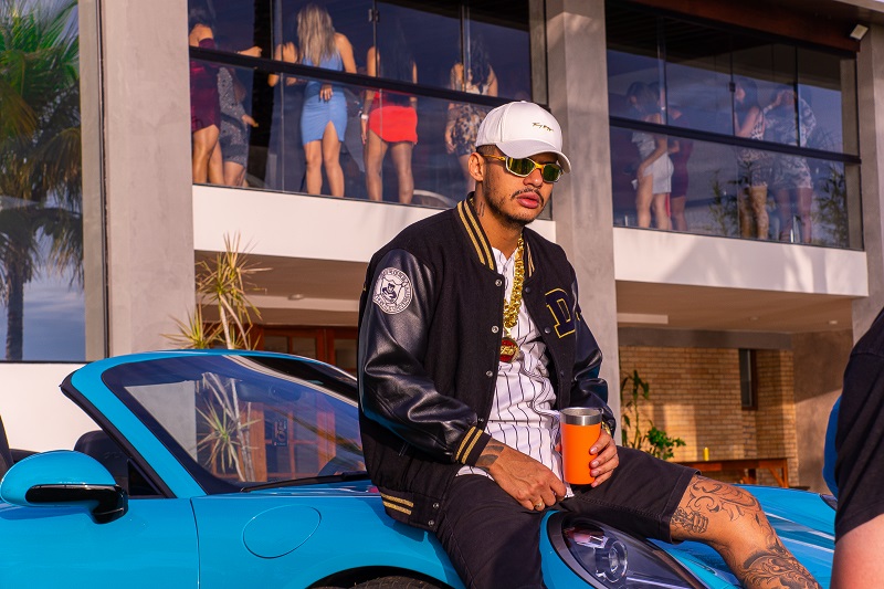 RAP BRASILIENSE | Cantor Hungria se apresenta na festa de Barretos sendo o primeiro artista do gênero a subir no palco do evento sertanejo