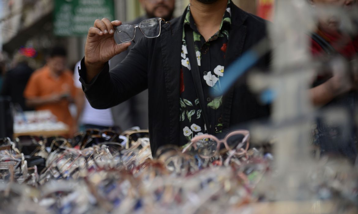 SEGUE EM QUEDA | IBGE divulga que taxa de desemprego caiu e fecha trimestre em 9,1%