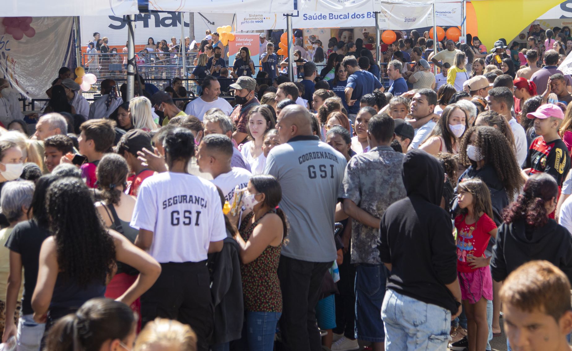 SISTEMA FECOMÉRCIO PERTO DE VOCÊ | Projeto ofereceu serviços diversos para a população do Recanto das Emas no último fim de semana