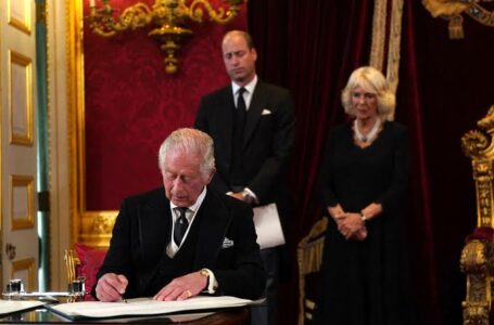AGORA É OFICIAL | Reino Unido realiza cerimônia de proclamação do rei Charles III