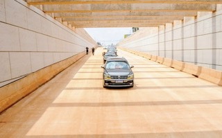 TÚNEL DE TAGUATINGA | Grupo de empresários e secretários do GDF realizam travessia com veículos na Passagem Sul