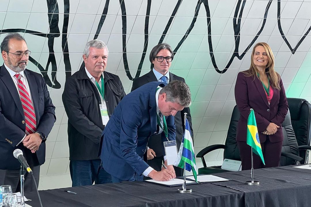 ÁGUAS LINDAS DE GOIÁS | Dr. Lucas Antonietti assina acordo internacional para obras de infraestrutura e ações com planejamento sustentável