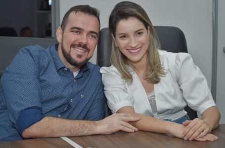 ELEIÇÕES EM GOIÁS | Junto com a esposa, Gustavo Mendanha apresenta propostas voltadas para o público feminino