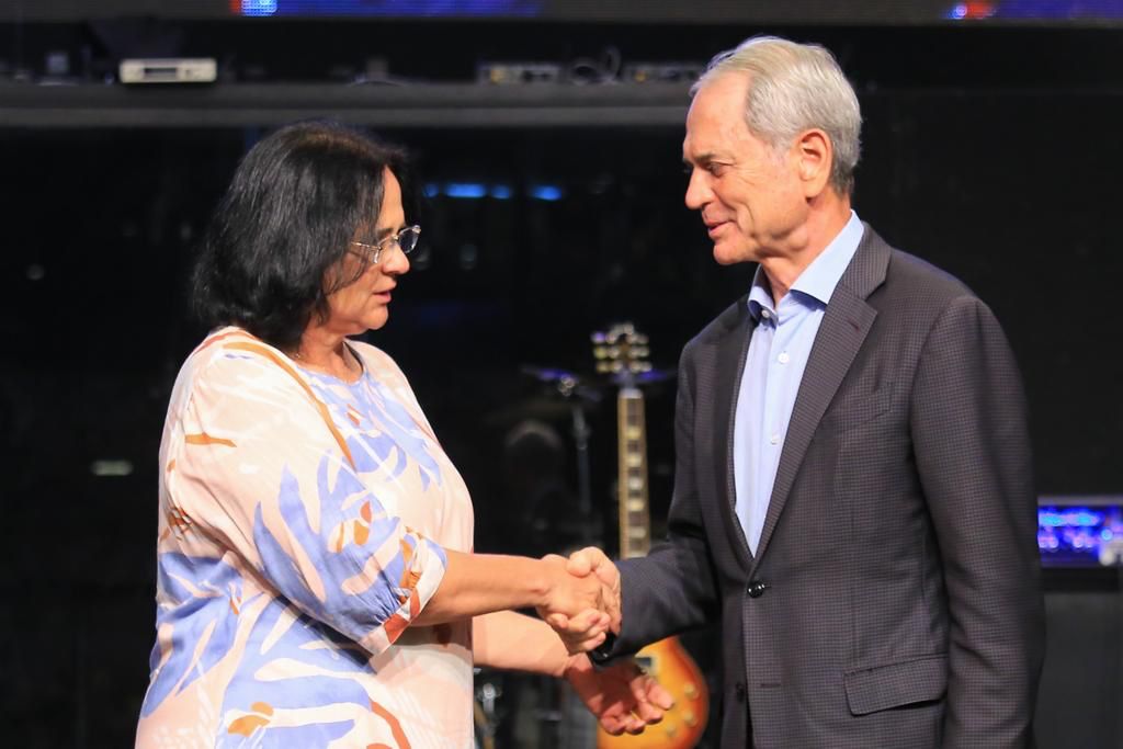 ELEIÇÕES 2022 | Damares e Republicanos já querem trair Ibaneis para apoiar PO