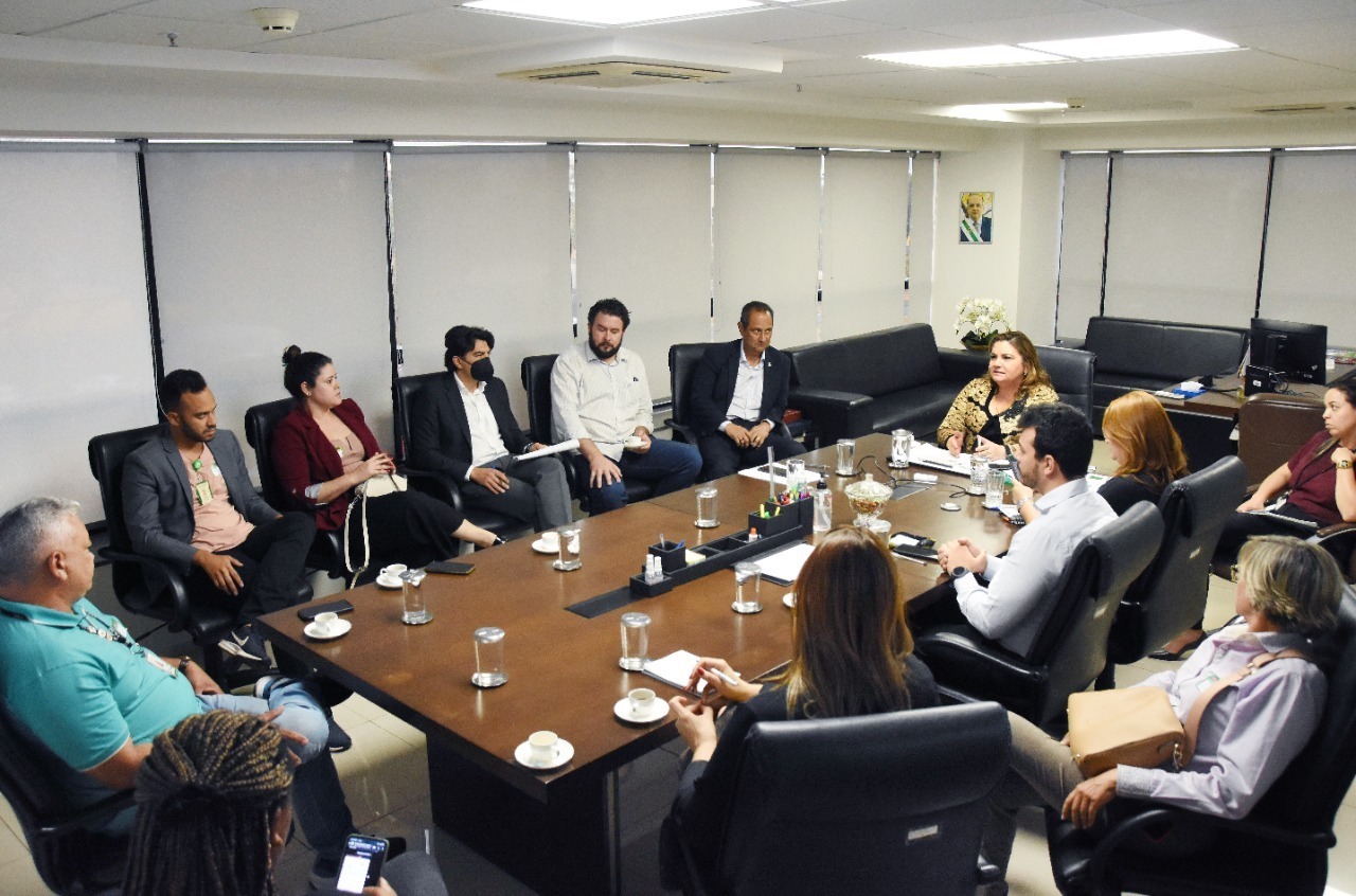 GREVE DA ENFERMAGEM | GDF se reúne com entidades representativas da categoria e pede a garantia das atividades nas unidades de saúde do DF no dia 21