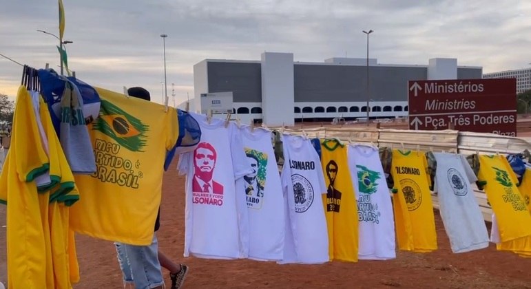 COM ATOS DE 7 DE SETEMBRO | Comerciantes comemoram vendas realizadas com desfile na Esplanada
