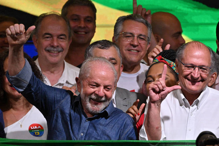 ELEIÇÕES 2022 | Enquanto Bolsonaro se cala, Lula diz que vai governar para todos
