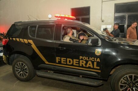 APÓS ATACAR POLICIAIS FEDERAIS | Ex-deputado Roberto Jefferson se entrega e vai para o presídio de Benfica