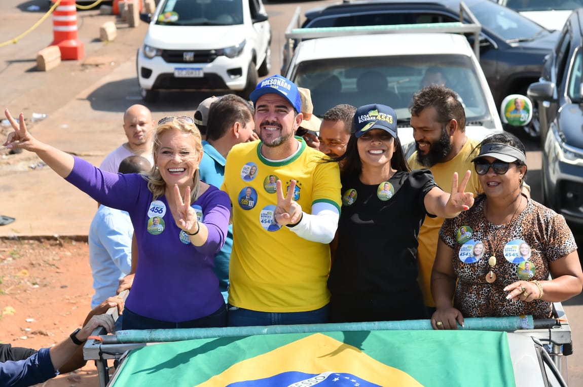 ELEIÇÕES EM GOIÁS | Acompanhado de líderes políticos da região, Gustavo Mendanha arrasta uma multidão durante carreata nas cidades do Entorno