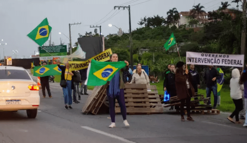 BLOQUEIO NAS RODOVIAS | DF amanhece sem interdições e manifestações diminuem no terceiro dia do movimento