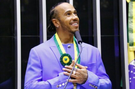 FÃ DE AYRTON SENNA | Lewis Hamilton é condecorado com o título de cidadão honorário do Brasil