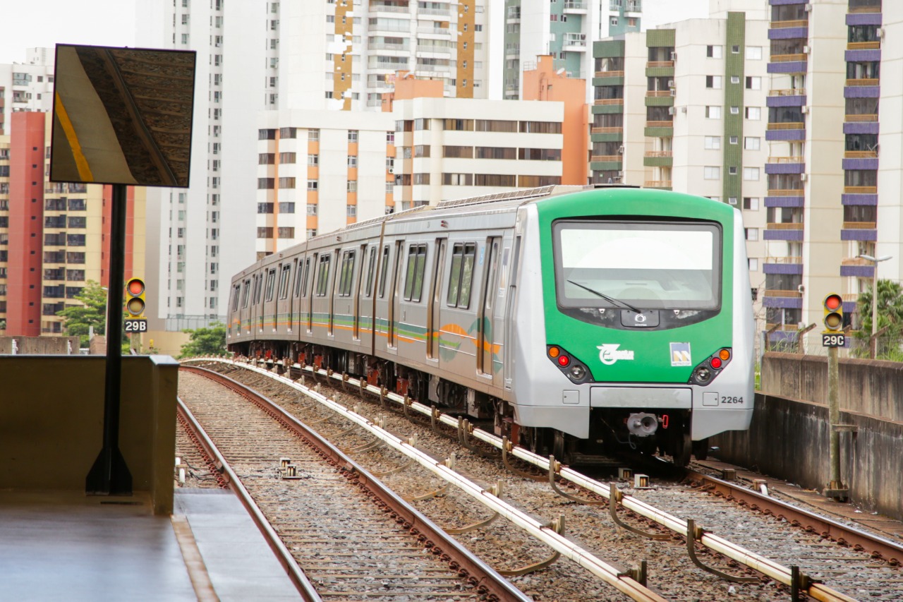 MUDANÇAS PARA O ENEM E FERIADO | Metrô e ônibus alteram horário de funcionamento para atender público