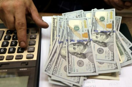 MERCADO FINANCEIRO REAGE | Dólar cai para R$ 5,16 após divulgação da prévia da inflação no Brasil