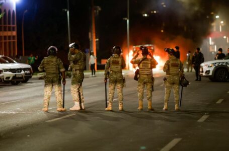 PROTESTO CONTRA PRISÃO DE INDÍGENA | Manifestantes pró-Bolsonaro tentam invadir sede da PF e protagonizam cenas de vandalismo pelas ruas da capital do País