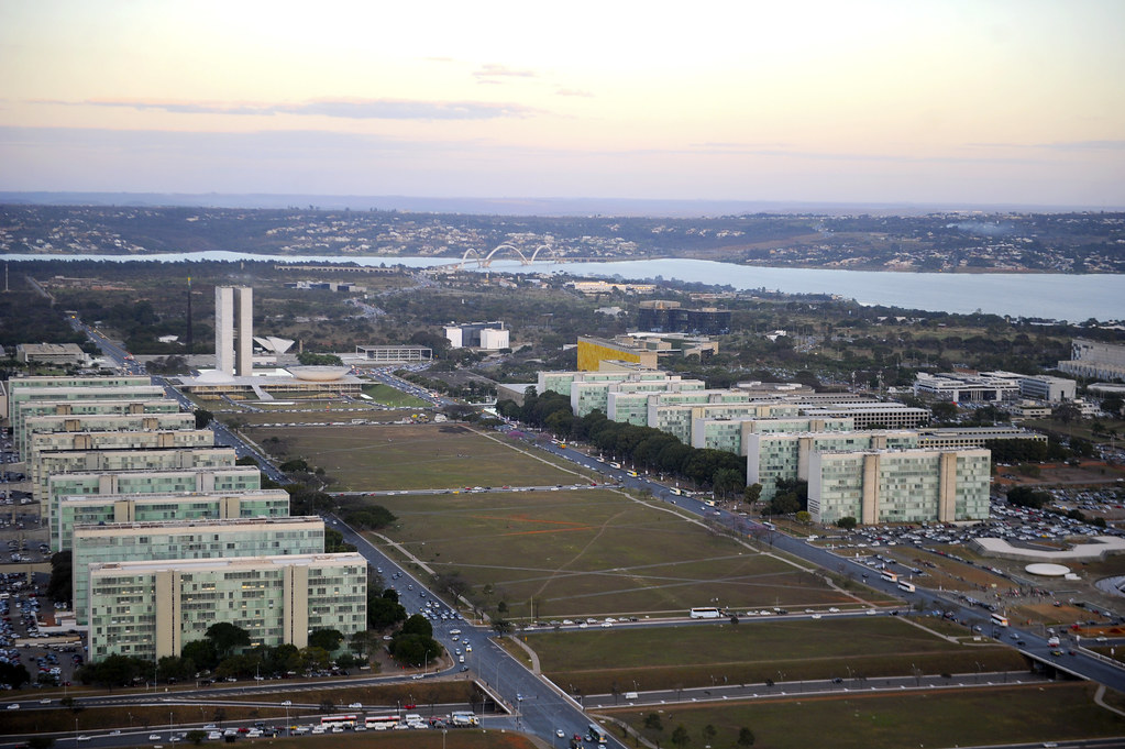 GOVERNO LULA | Petista terá quase 10 mil cargos comissionados para acomodar seus aliados na Esplanada dos Ministérios
