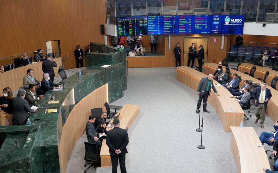 REAJUSTE DE 37,3% | Deputados goianos aprovam aumento salarial de mais de R$ 9 mil