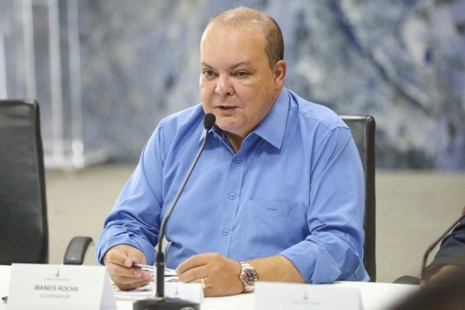 COMO PROMETIDO | Defesa de Ibaneis Rocha entrega celular à PF