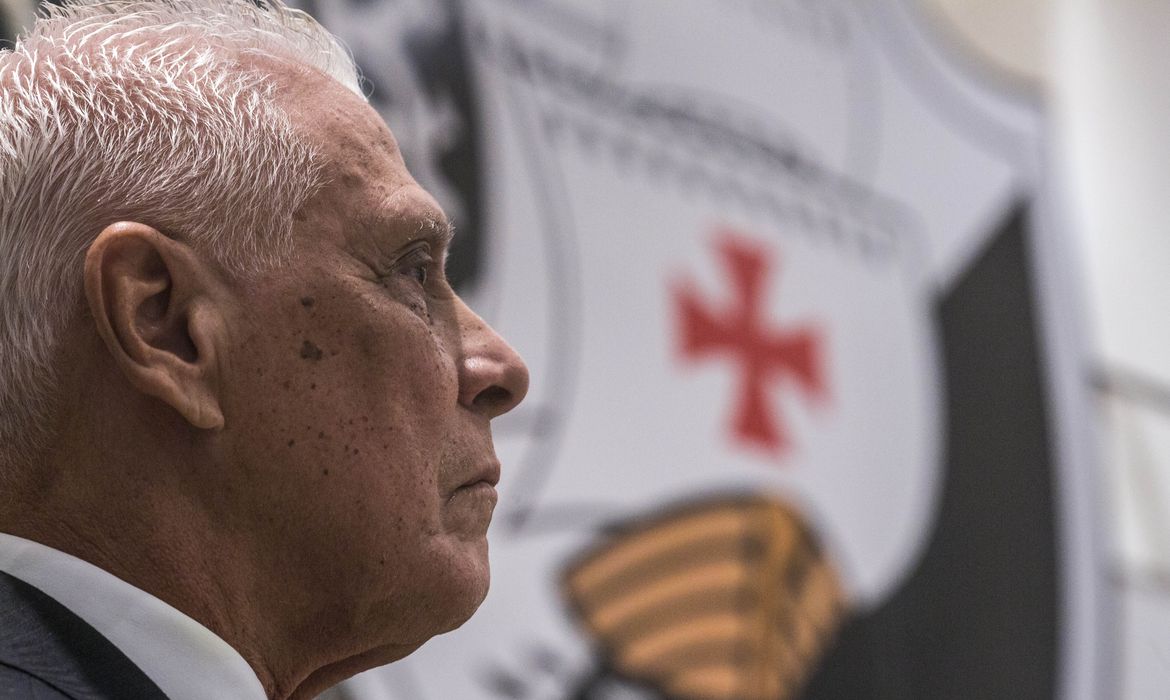 ÍDOLO VASCAÍNO | Roberto Dinamite morre aos 68 anos e será velado em São Januário a partir de segunda (9)