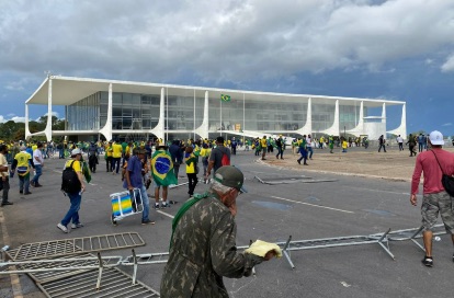 JÁ FOI EXONERADO | Ibaneis Rocha demite Anderson Torres após invasão de bolsonaristas radicais as sedes dos três poderes