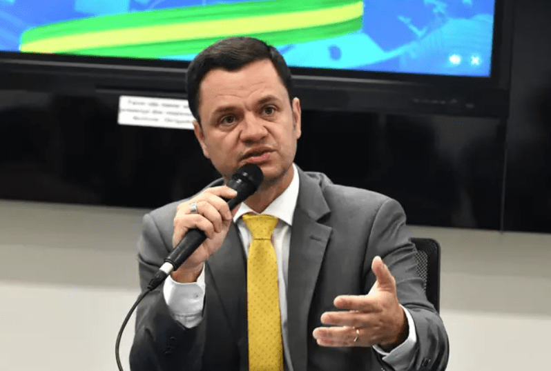 TENTATIVA DE MUDAR O RESULTADO | PF encontra na casa de Anderson Torres rascunho de decreto para intervir na Justiça Eleitoral e nas eleições