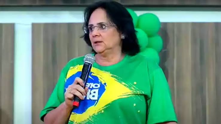 Foto da senadora eleita Damares Alves