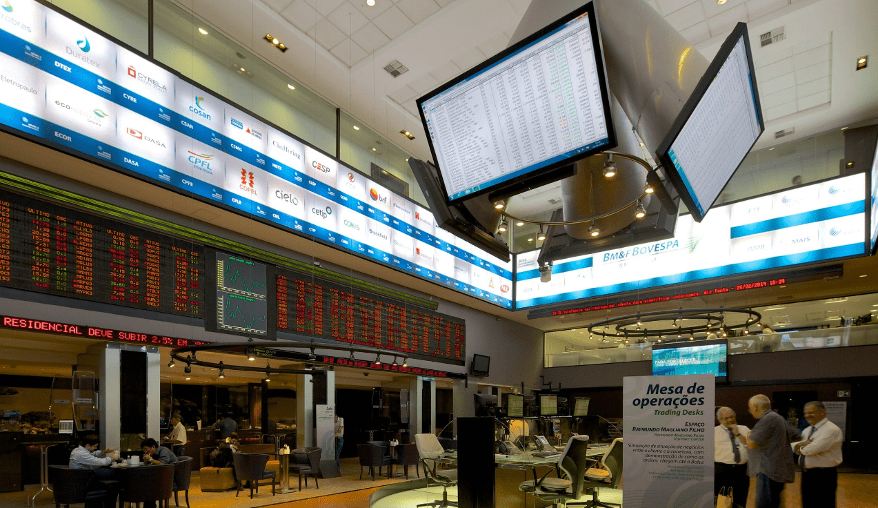 MERCADO FINANCEIRO | Bolsa e dólar começam a semana estáveis à espera da divulgação dos juros no Brasil e EUA