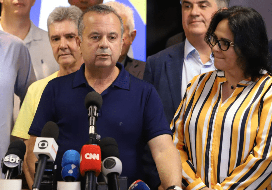 Foto da senadora Damares Alves com o senador Rogério Marinho