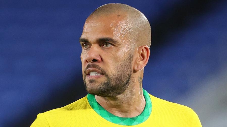 APÓS ACUSAÇÃO DE ESTUPRO | Daniel Alves se contradiz em depoimento e diz que relação consensual