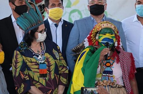 REBATEU CRÍTICAS | Damares Alves se manifesta sobre a crise humanitária na reserva indígena dos Yanomamis