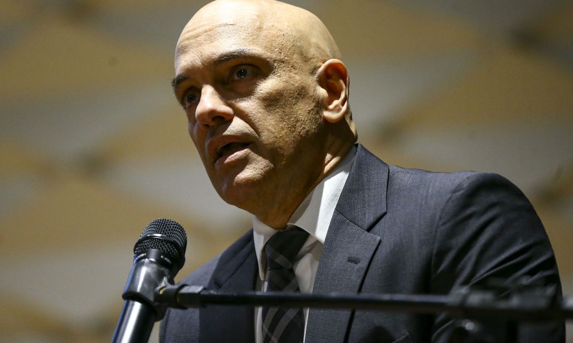 PEDIDO FEITO POR ADVOGADOS | Alexandre de Moraes nega suspensão de posse de 11 deputados federais por ligação com atos antidemocráticos