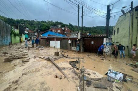 TEMPORAL EM SP | Chuvas deixa mortos e interdita estradas no litoral paulista